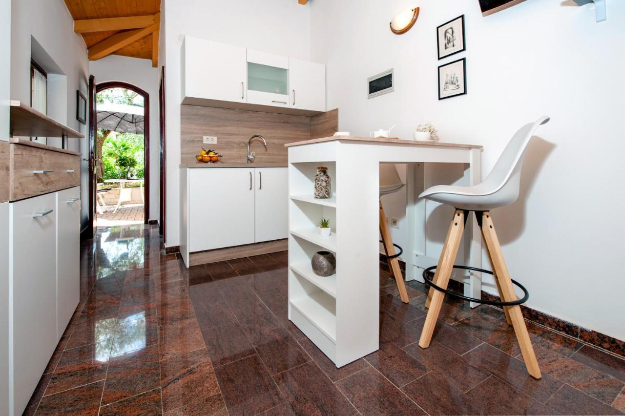 רוביני Apartments Carmelo מראה חיצוני תמונה