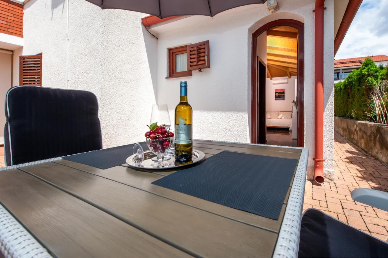 רוביני Apartments Carmelo מראה חיצוני תמונה