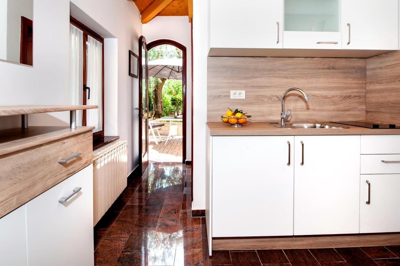 רוביני Apartments Carmelo מראה חיצוני תמונה