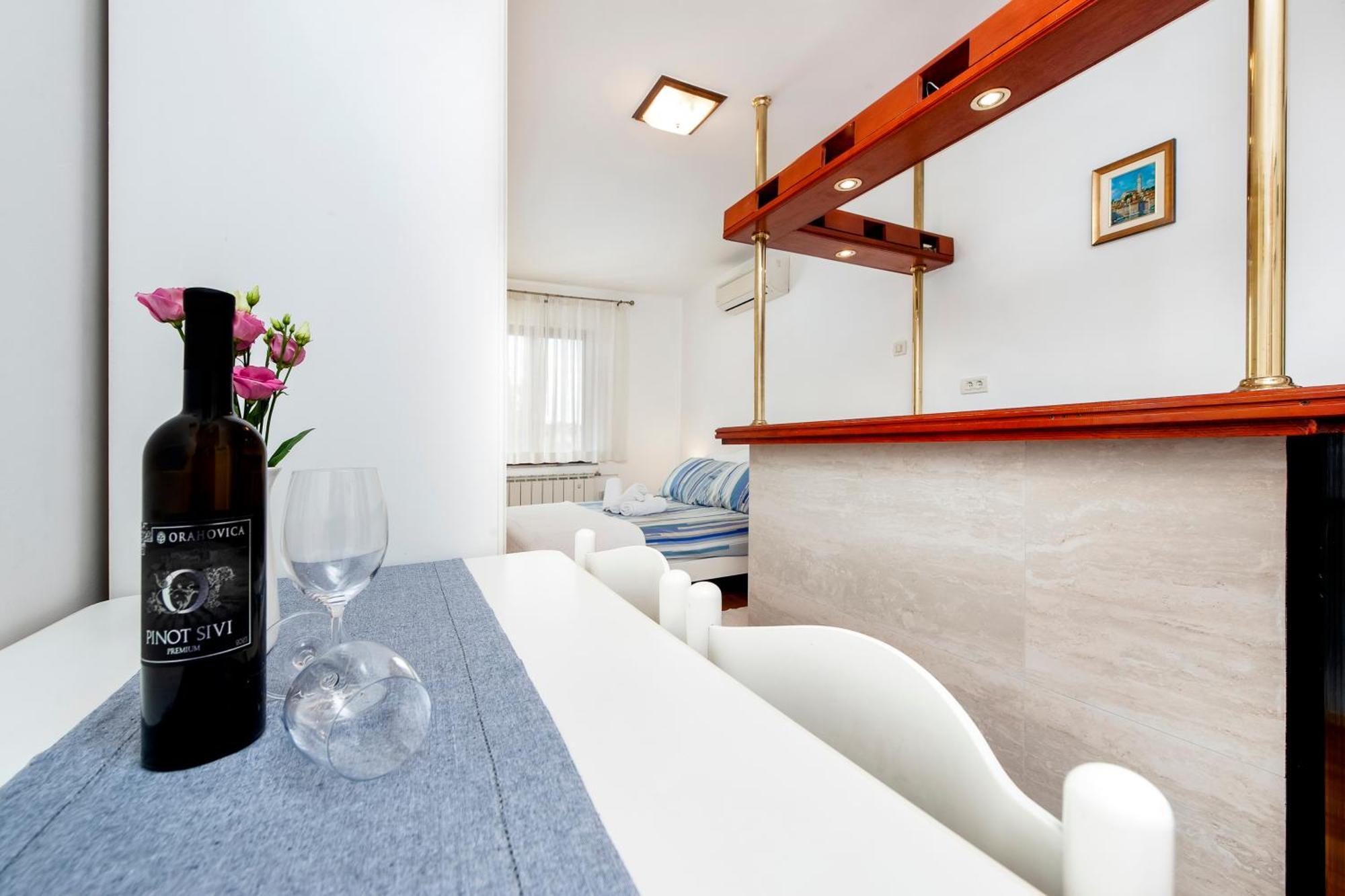 רוביני Apartments Carmelo מראה חיצוני תמונה