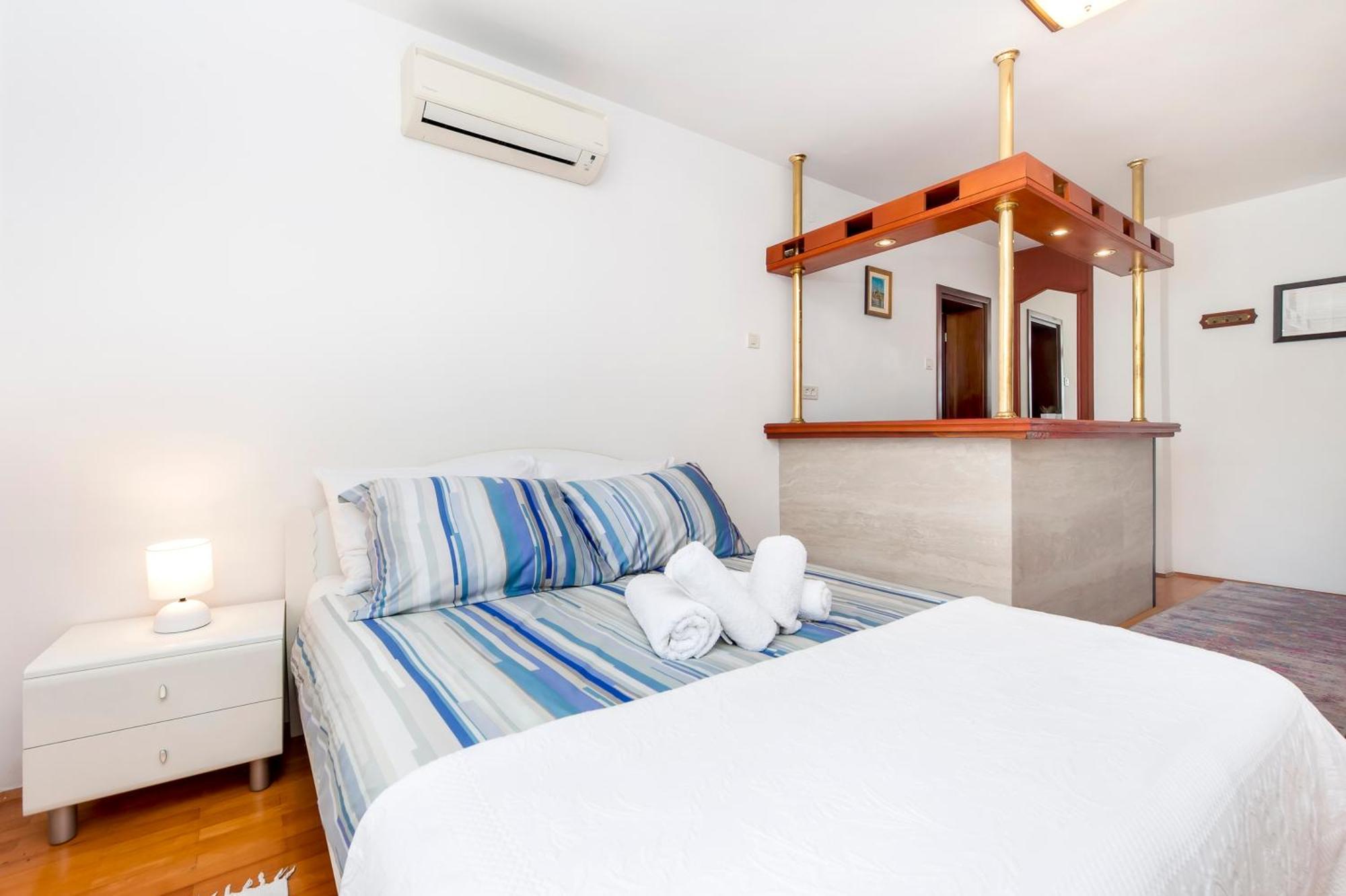רוביני Apartments Carmelo מראה חיצוני תמונה