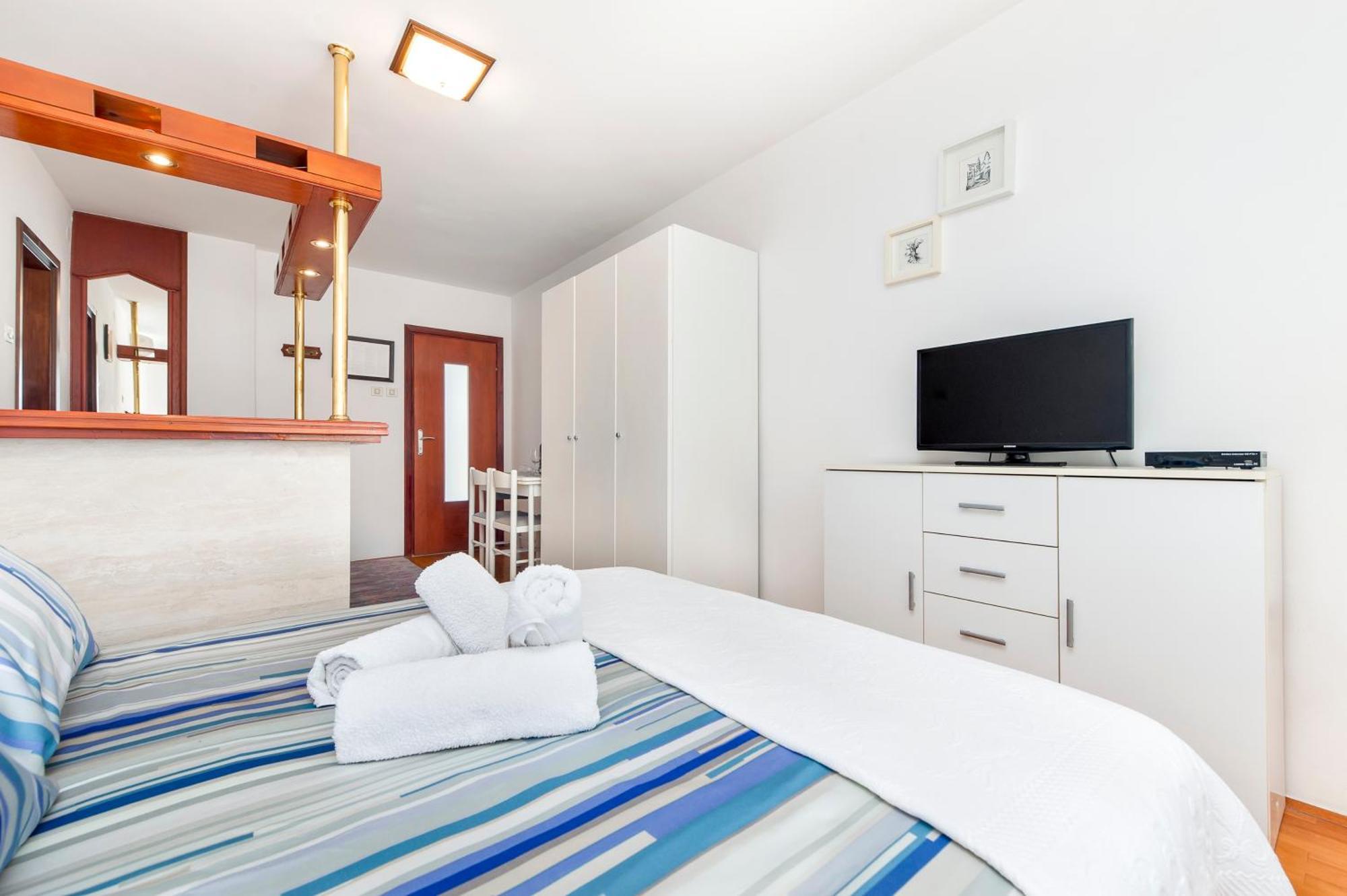 רוביני Apartments Carmelo מראה חיצוני תמונה