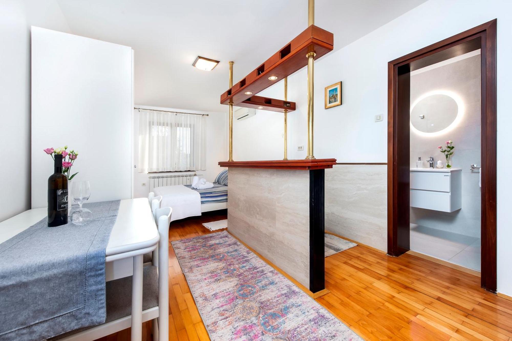 רוביני Apartments Carmelo מראה חיצוני תמונה