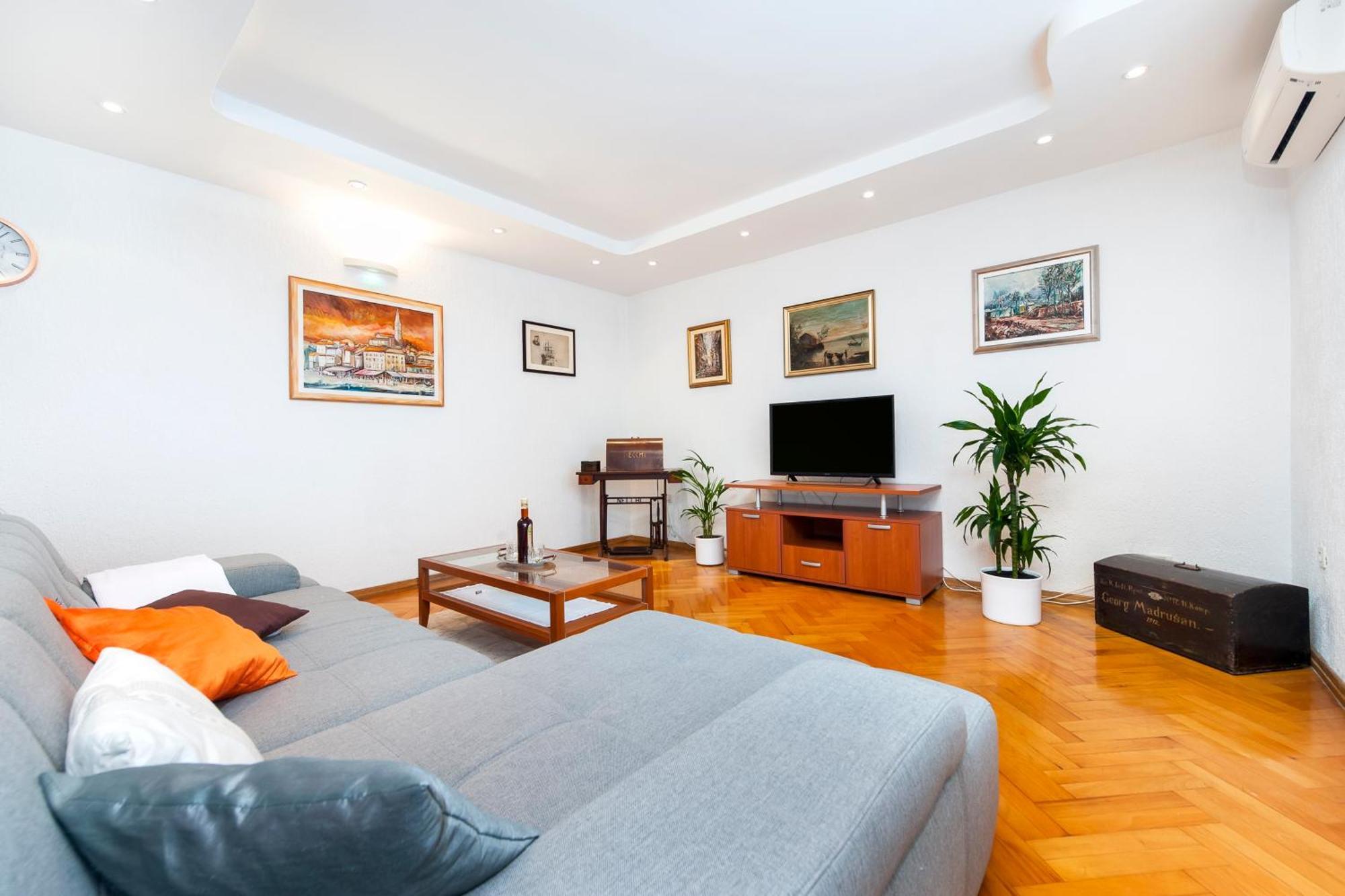 רוביני Apartments Carmelo מראה חיצוני תמונה
