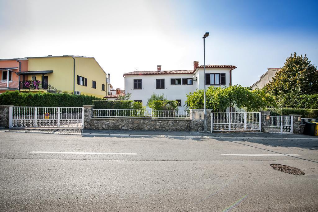 רוביני Apartments Carmelo מראה חיצוני תמונה